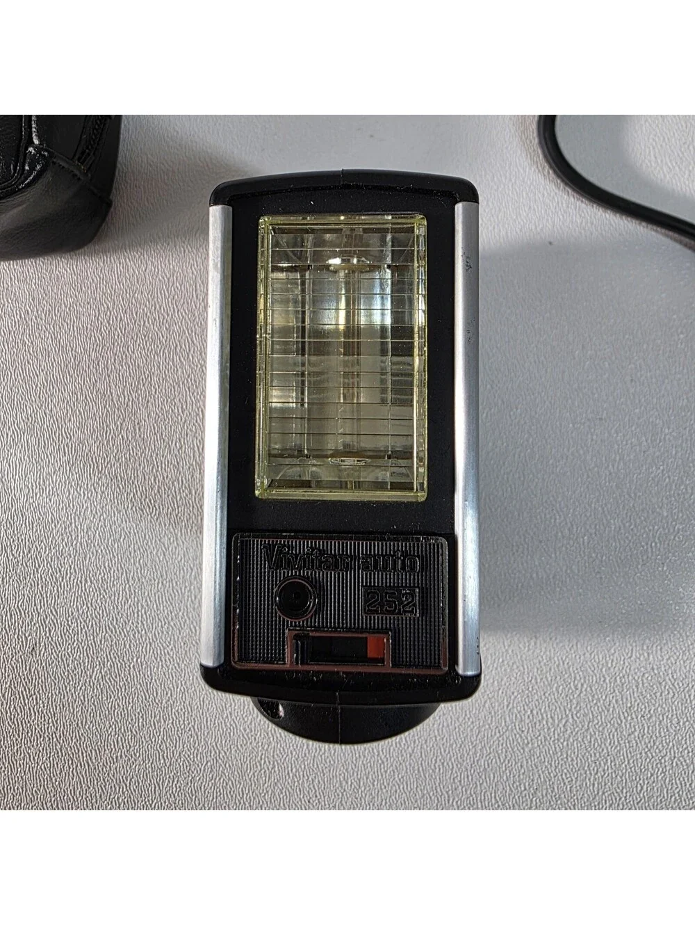 Vivitar 252 Auto Flash, Backlit Dial, W/ Sync Cable + Case & SB-1 AC Cord